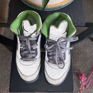 Jordan. Retro 5 - flint grey/ green bean reflective